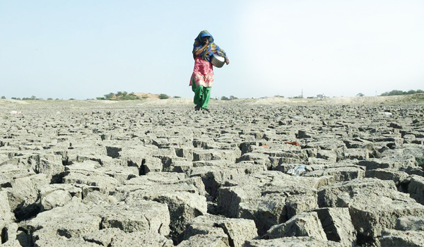 లిగ్నైట్‌ మైనింగ్‌తో చొచ్చుకొచ్చిన భూమి