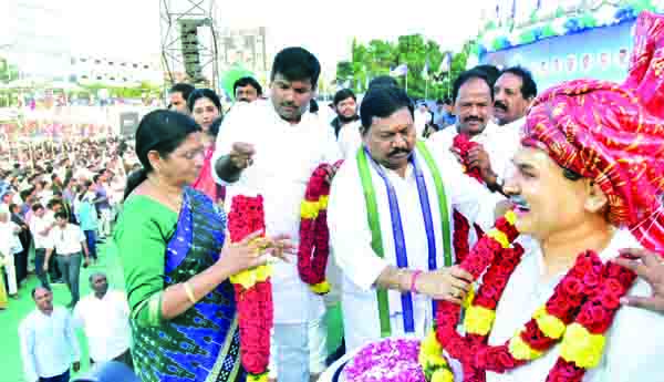 కుల, మత, వర్గాలకు అతీతంగా సంక్షేమ పథకాలు