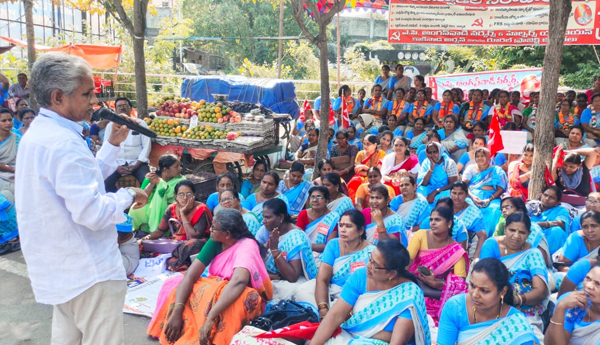 anganwadi-workers-protest-kakinada